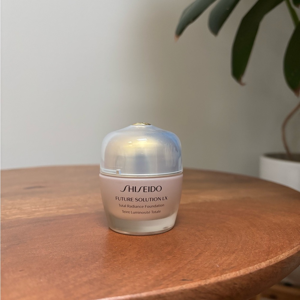 Shiseido Future Solution LX Radiance Foundation